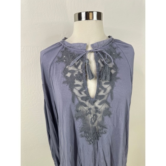 Gimmicks by BKE Embroidered Long Sleeve Tunic Top - Picture 5 of 12